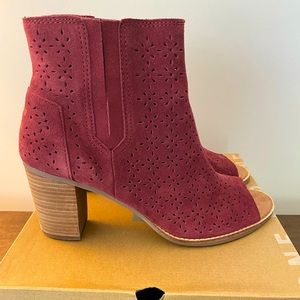 Like New TOMS Majorca Peep Toe Booties Oxblood Suede Perforated Floral sz 12